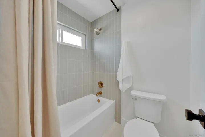 12564 Chetenham Ln, San Diego, California 92128