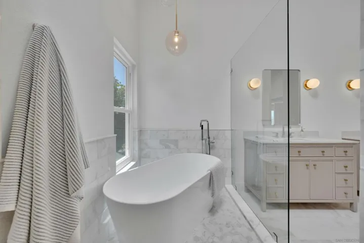12564 Chetenham Ln, San Diego, California 92128