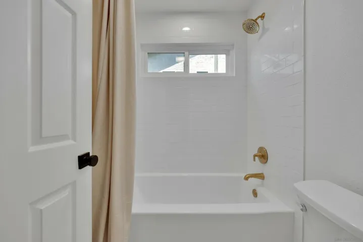 12564 Chetenham Ln, San Diego, California 92128