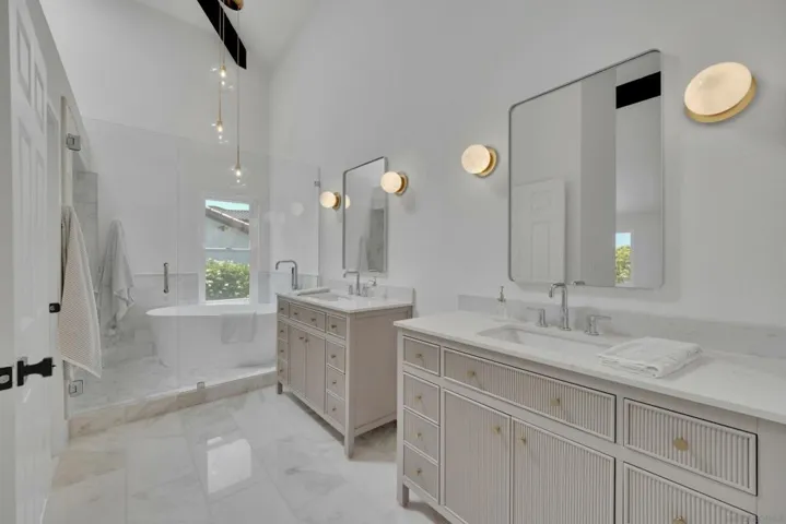 12564 Chetenham Ln, San Diego, California 92128
