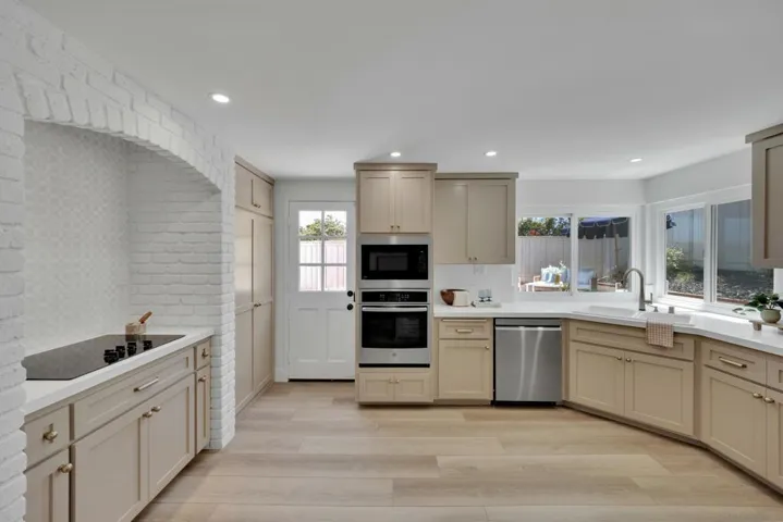12564 Chetenham Ln, San Diego, California 92128