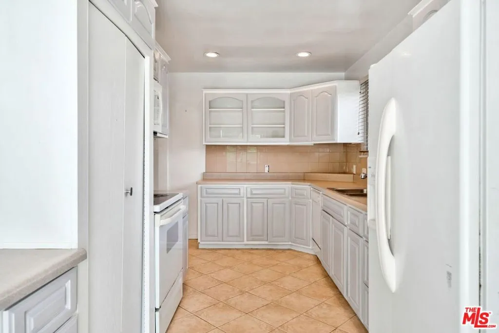 408 W Manchester Avenue, Playa Del Rey, California 90293 home-pic-20