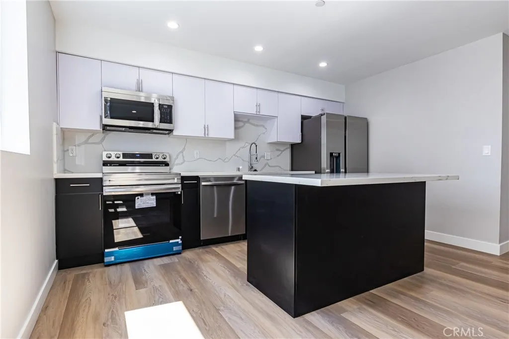 119 S Rampart Boulevard, Los Angeles, California 90057 home-pic-4