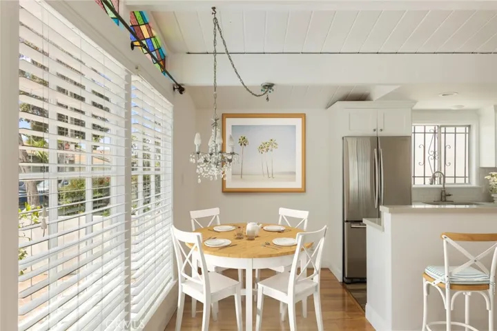 Virtual Staging of dining area.