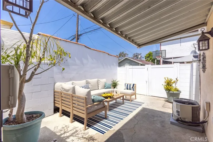 Virtual Staging of back patio