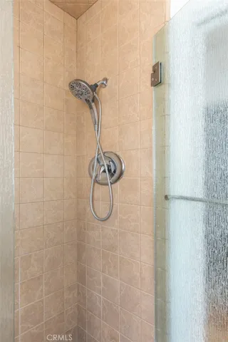 Walk in shower w/ handheld shower head