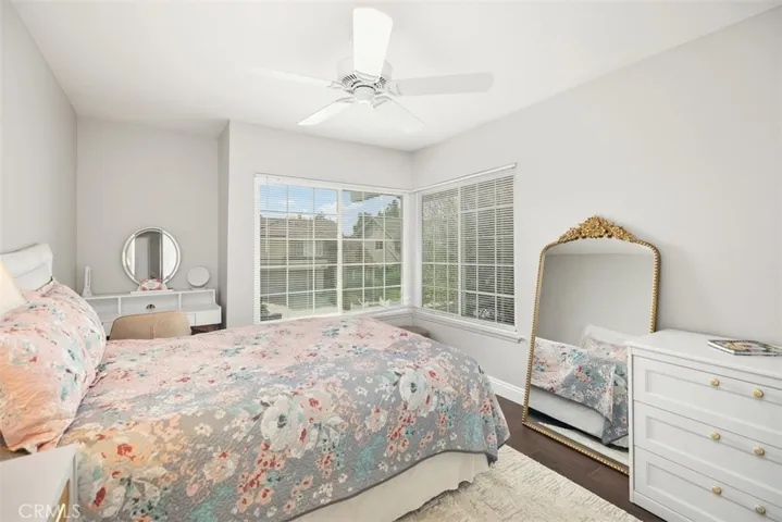 Guest bedroom.