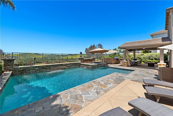 29 Ledgewood Drive, Rancho Santa Margarita, California 92688