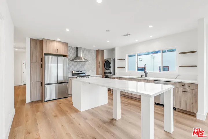 2034 S Palm Grove Avenue, Los Angeles, California 90016