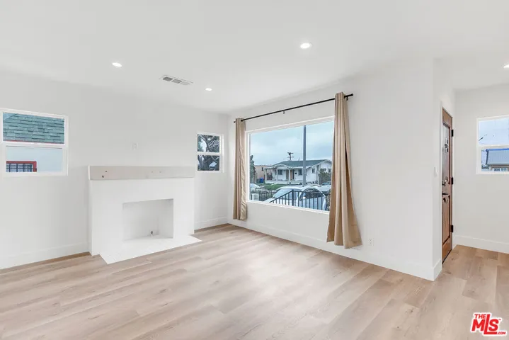 2034 S Palm Grove Avenue, Los Angeles, California 90016