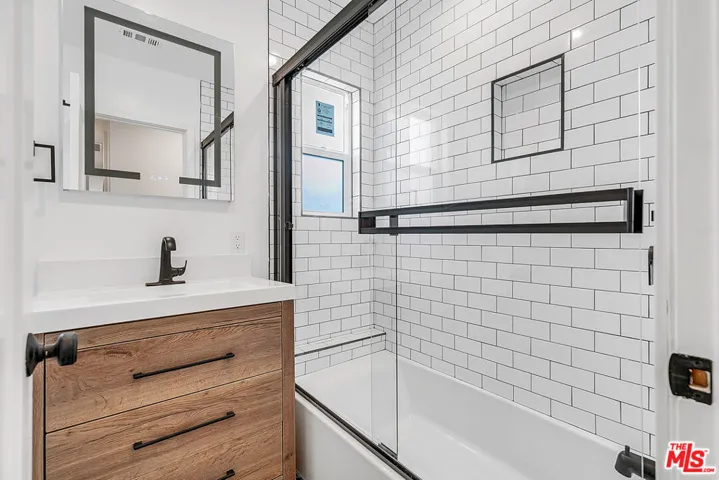 2034 S Palm Grove Avenue, Los Angeles, California 90016