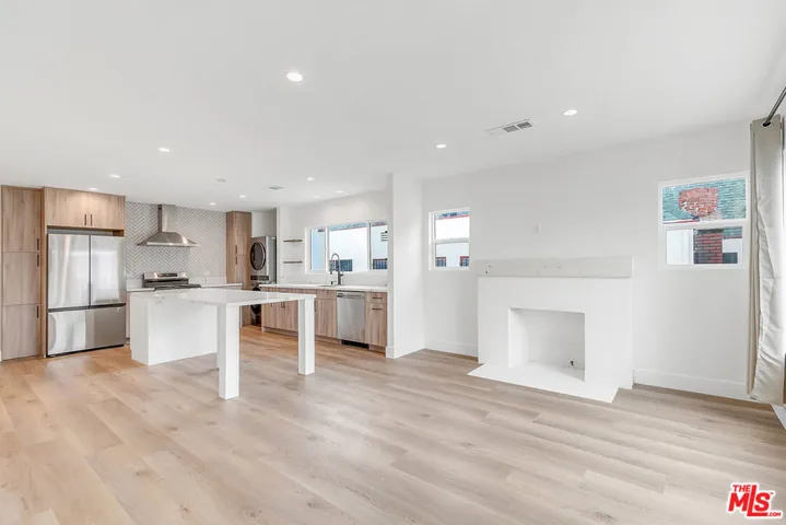 2034 S Palm Grove Avenue, Los Angeles, California 90016
