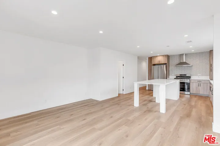2034 S Palm Grove Avenue, Los Angeles, California 90016