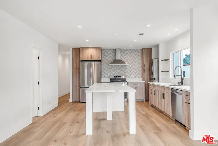 2034 S Palm Grove Avenue, Los Angeles, California 90016