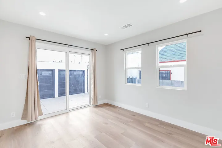 2034 S Palm Grove Avenue, Los Angeles, California 90016