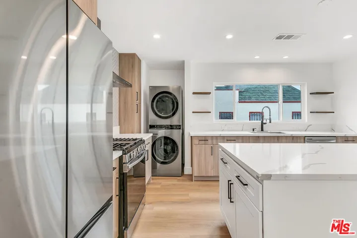 2034 S Palm Grove Avenue, Los Angeles, California 90016