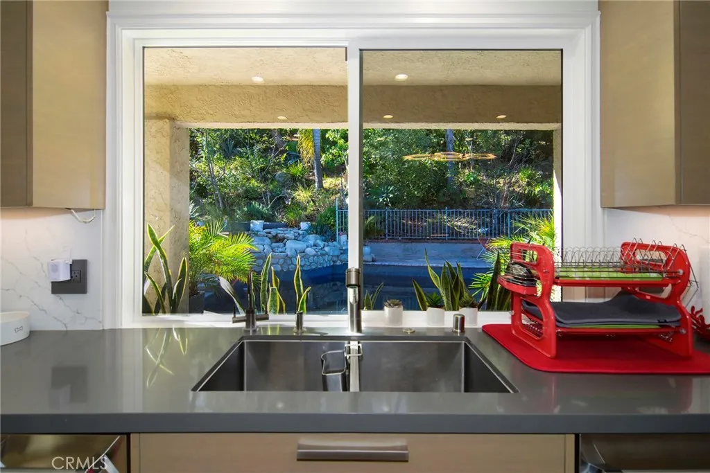 3757 Coldstream, Tarzana, California 91356 home-pic-15