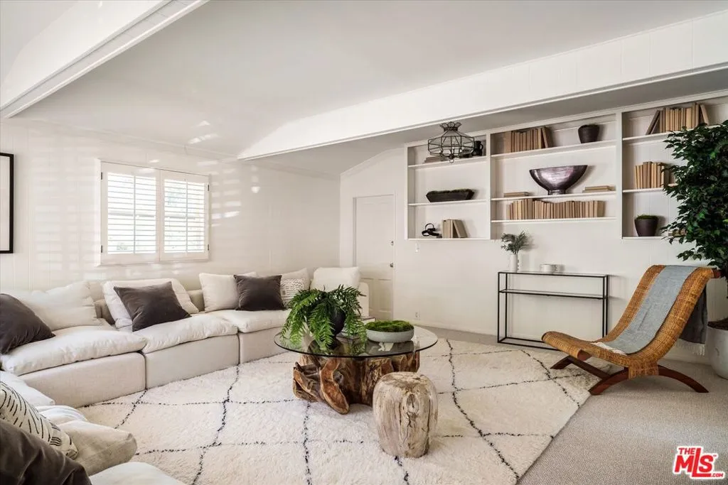 10810 Ambazac Way, Los Angeles, California 90077 home-pic-7