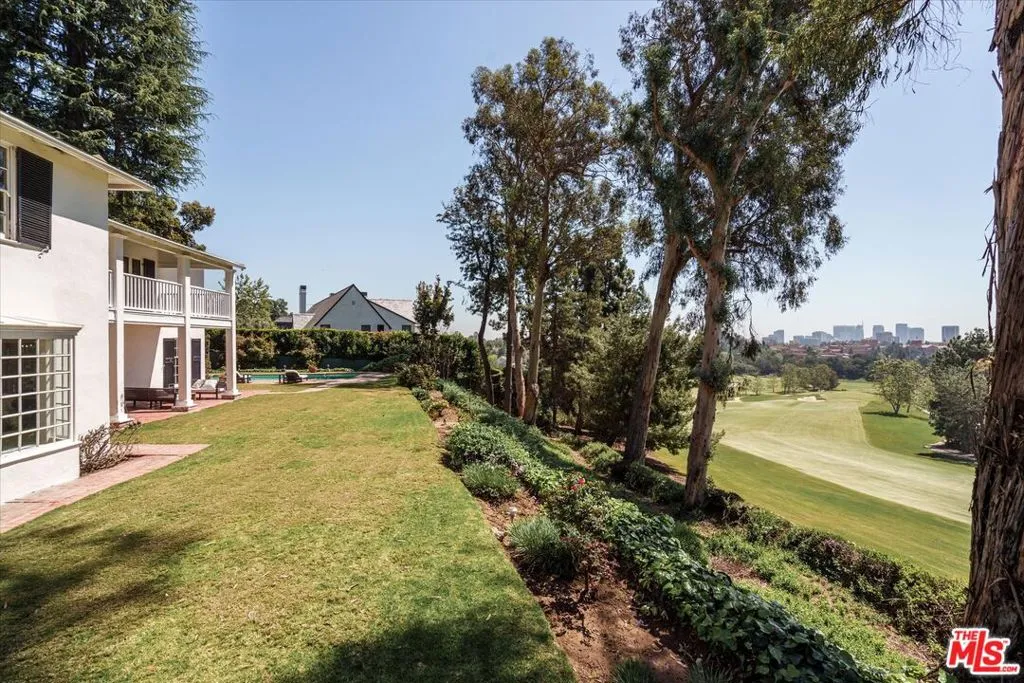 10810 Ambazac Way, Los Angeles, California 90077 home-pic-15