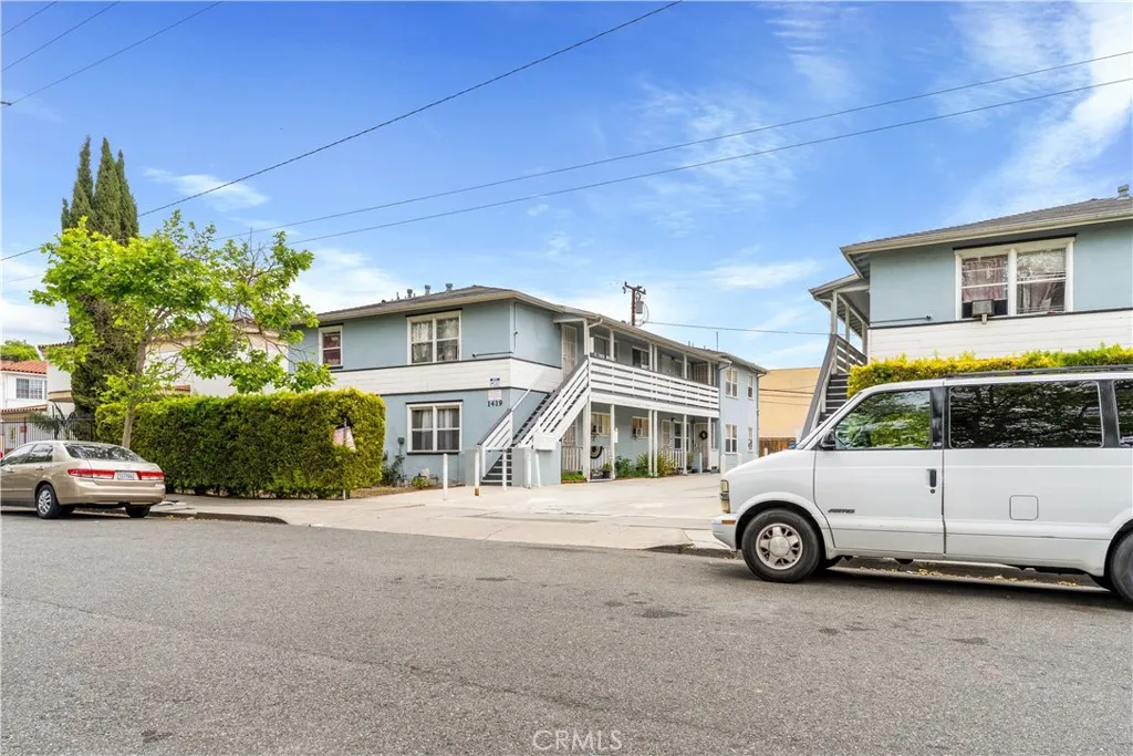 1419 S Sycamore Street, Santa Ana, California 92707 home-pic-2