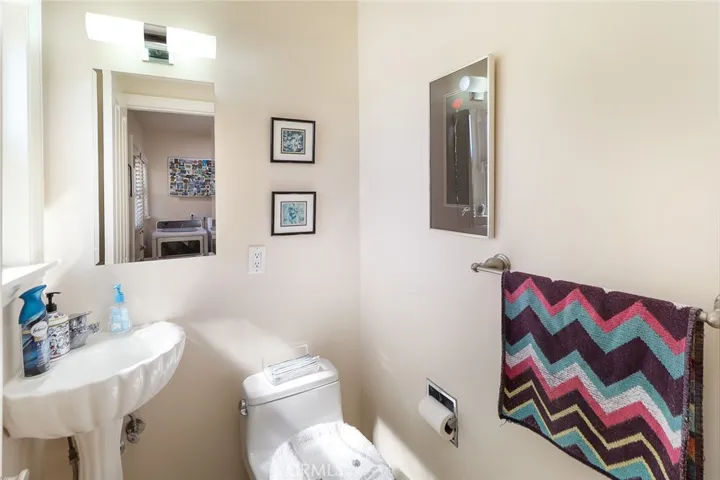 Guest​​‌​​​​‌​​‌‌​​‌​​​‌‌​​​‌​​‌‌​​‌‌​​‌‌​​​​ bathroom