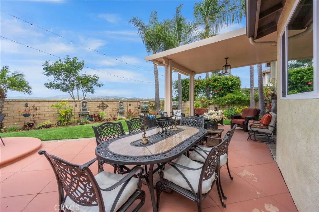 Expansive Yard Image 2