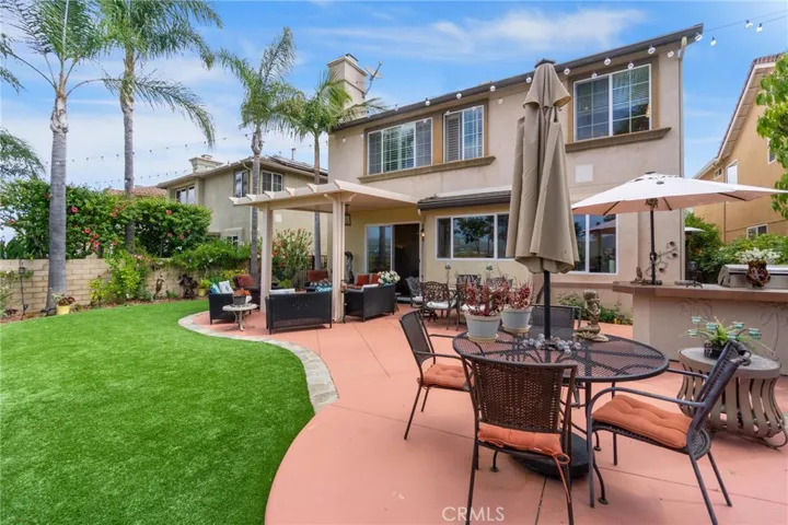 Expansive Yard Image 3