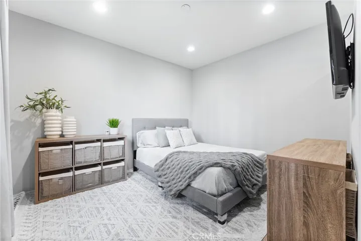 The ADU bedroom has recessed lighting and neutral tones throughout!