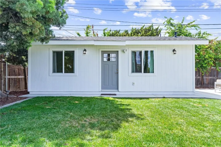 This ADU is a perfect spot for family, out-of-town guests, or to be used for additional income!