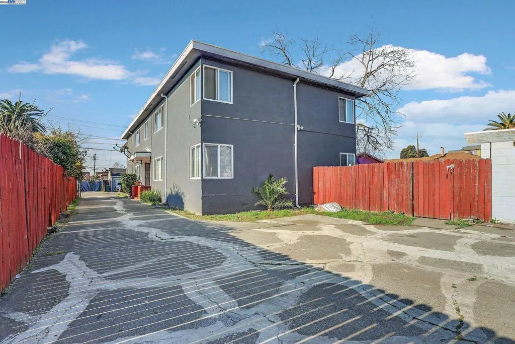 7448 Lockwood St, Oakland, California 94621 home-pic-29