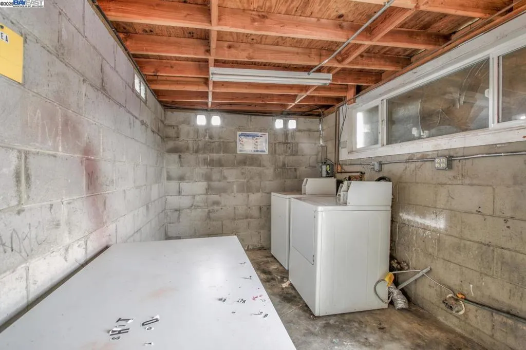 7448 Lockwood St, Oakland, California 94621 home-pic-28