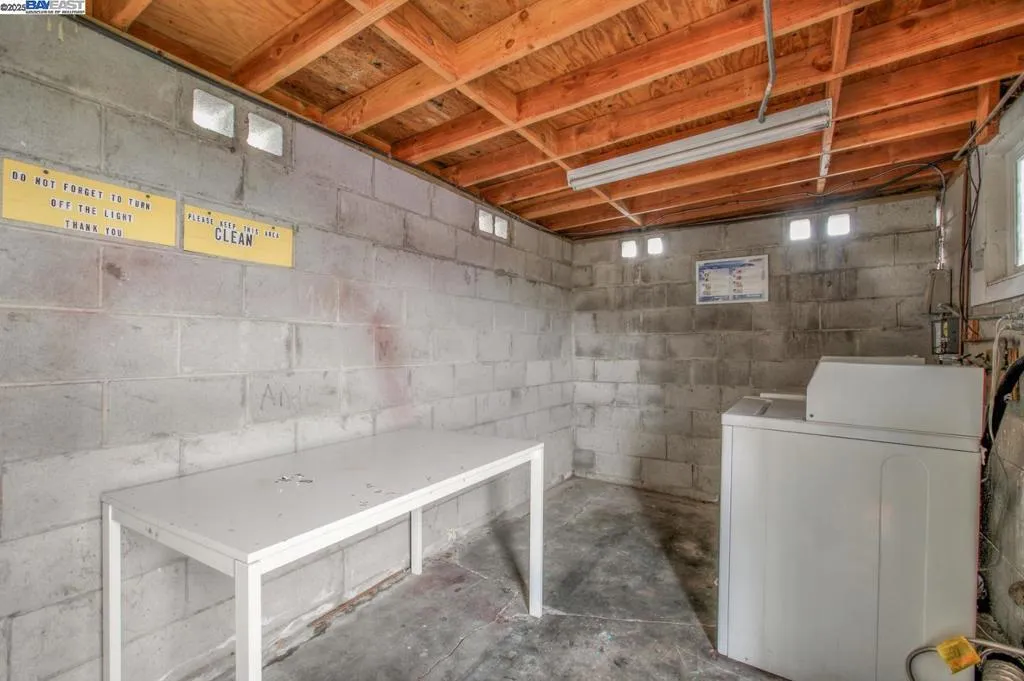 7448 Lockwood St, Oakland, California 94621 home-pic-27
