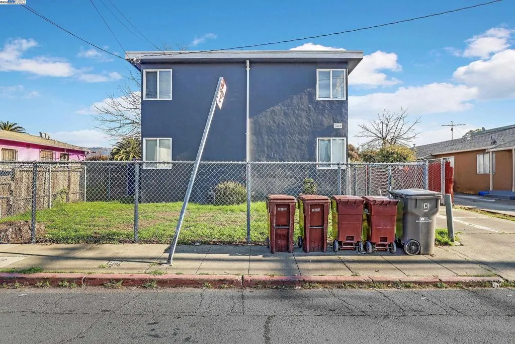 7448 Lockwood St, Oakland, California 94621 home-pic-2