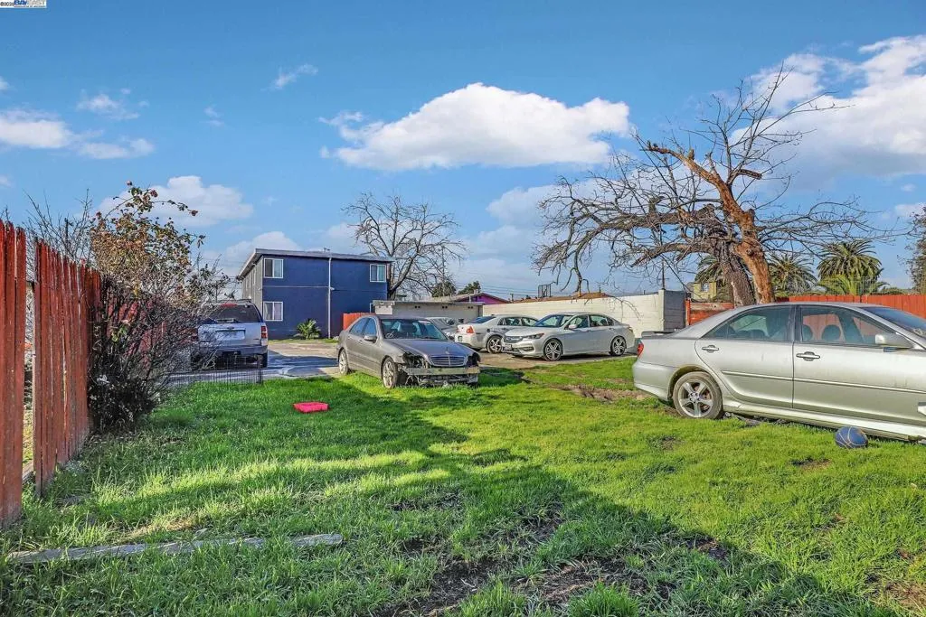7448 Lockwood St, Oakland, California 94621 home-pic-33