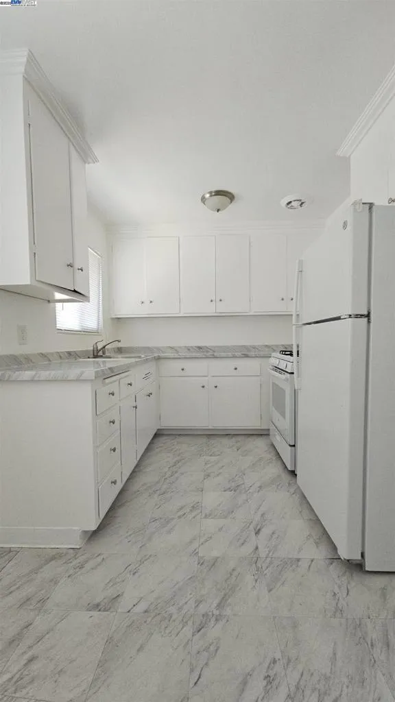 7448 Lockwood St, Oakland, California 94621 home-pic-5