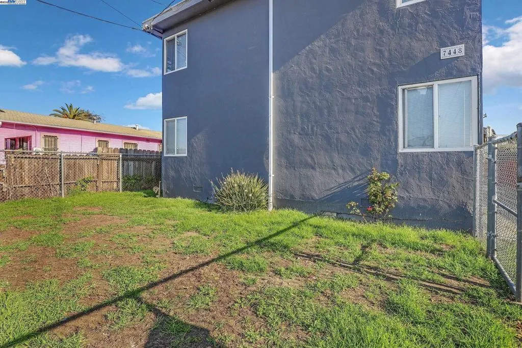 7448 Lockwood St, Oakland, California 94621 home-pic-34