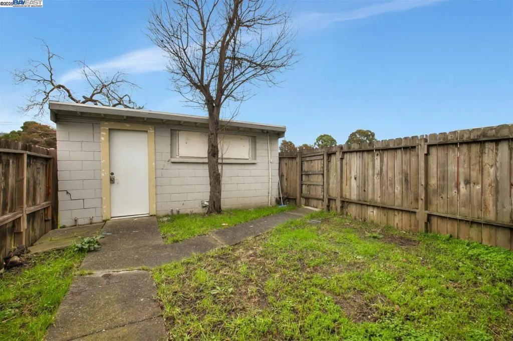 7448 Lockwood St, Oakland, California 94621 home-pic-31