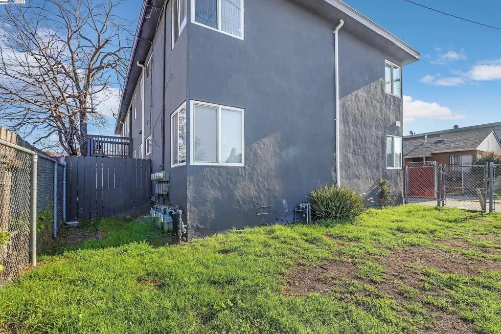 7448 Lockwood St, Oakland, California 94621 home-pic-35