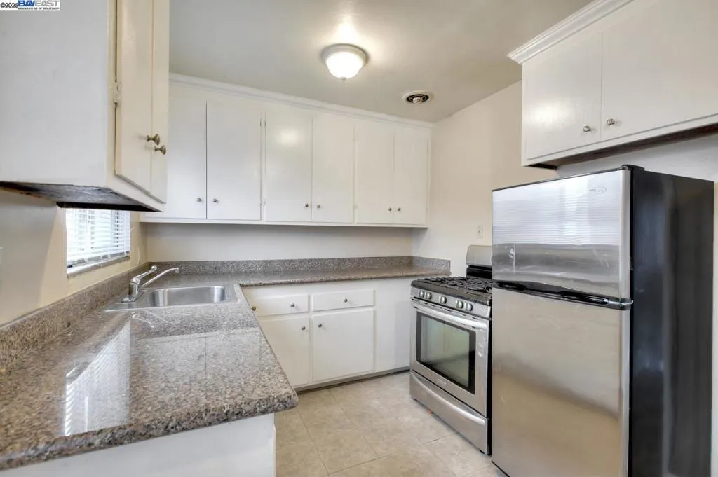 7448 Lockwood St, Oakland, California 94621 home-pic-19