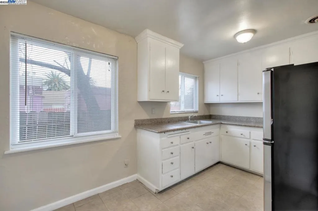 7448 Lockwood St, Oakland, California 94621 home-pic-18