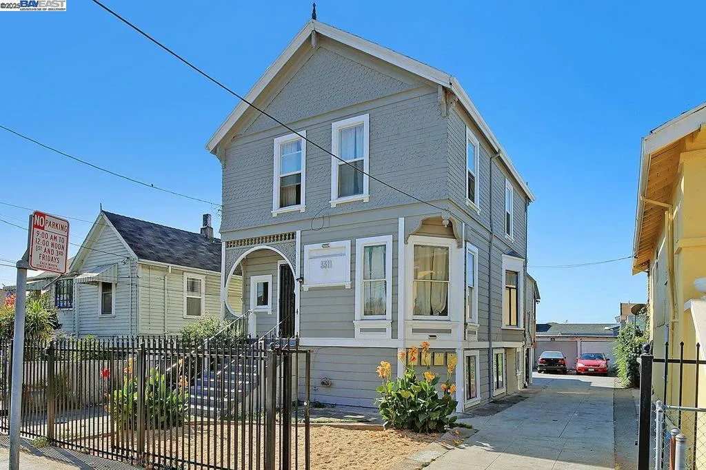 3311 E 17th St, Oakland, California 94601 home-pic-2