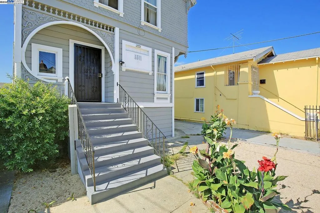3311 E 17th St, Oakland, California 94601 home-pic-3