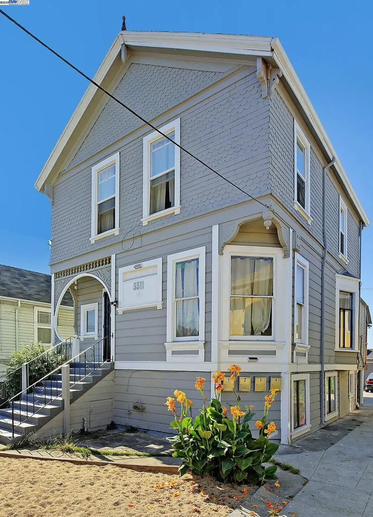 3311 E 17th St, Oakland, California 94601 home-pic-1
