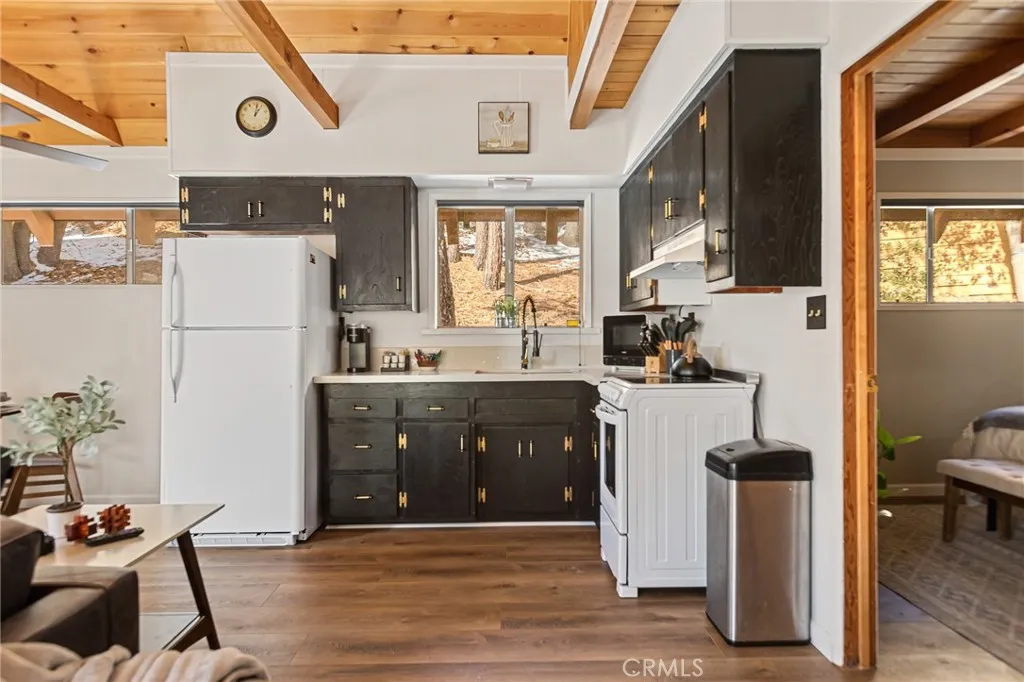 32903 Canyon Drive, Green Valley Lake, California 92341 home-pic-4