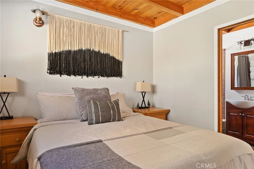 32903 Canyon Drive, Green Valley Lake, California 92341 home-pic-22