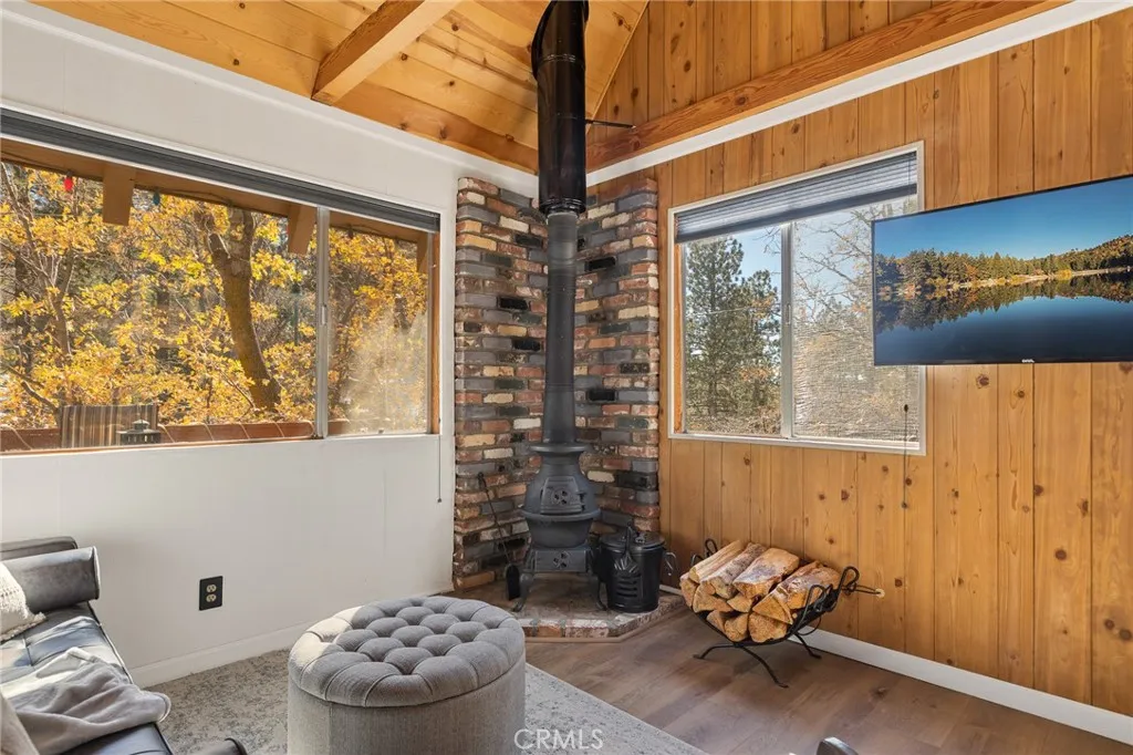 32903 Canyon Drive, Green Valley Lake, California 92341 home-pic-2