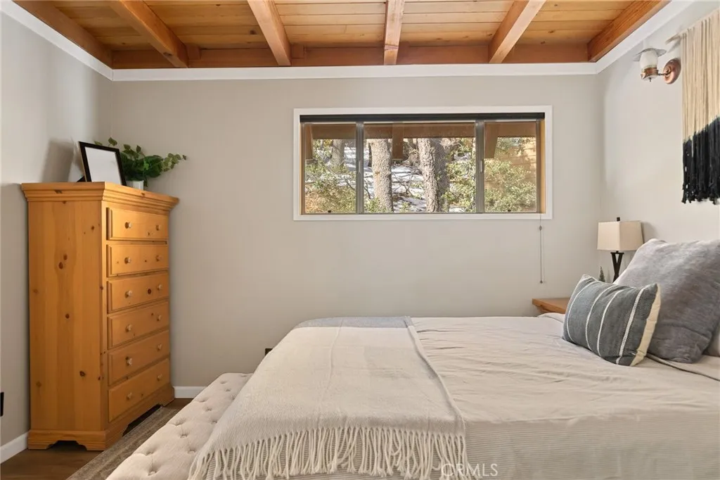 32903 Canyon Drive, Green Valley Lake, California 92341 home-pic-15