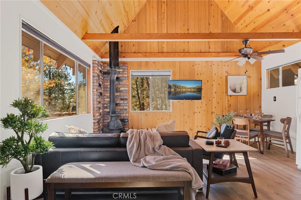 32903 Canyon Drive, Green Valley Lake, California 92341 home-pic-3