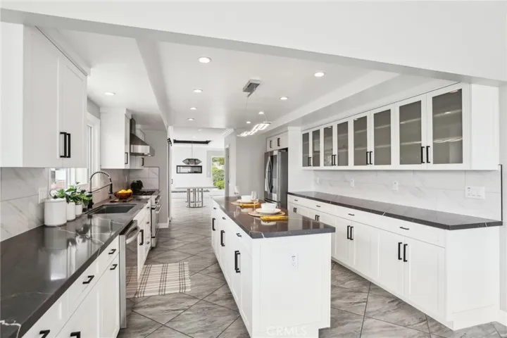 2105 Noble View Drive, Rancho Palos Verdes, California 90275