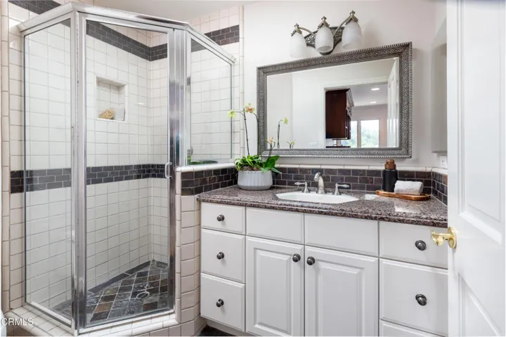 4920 Gould_284_mls